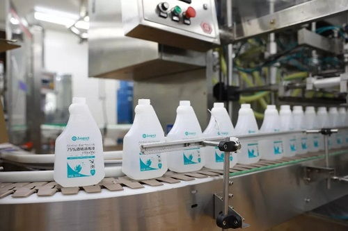 隆力奇供應75%酒精消毒液與洗手液，辦公防護用品一應俱全